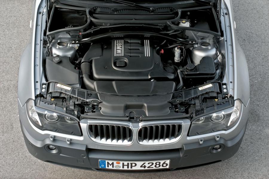 Интерьер BMW X3 2.0d (E83) 2004 года  (фото 18 из 20)